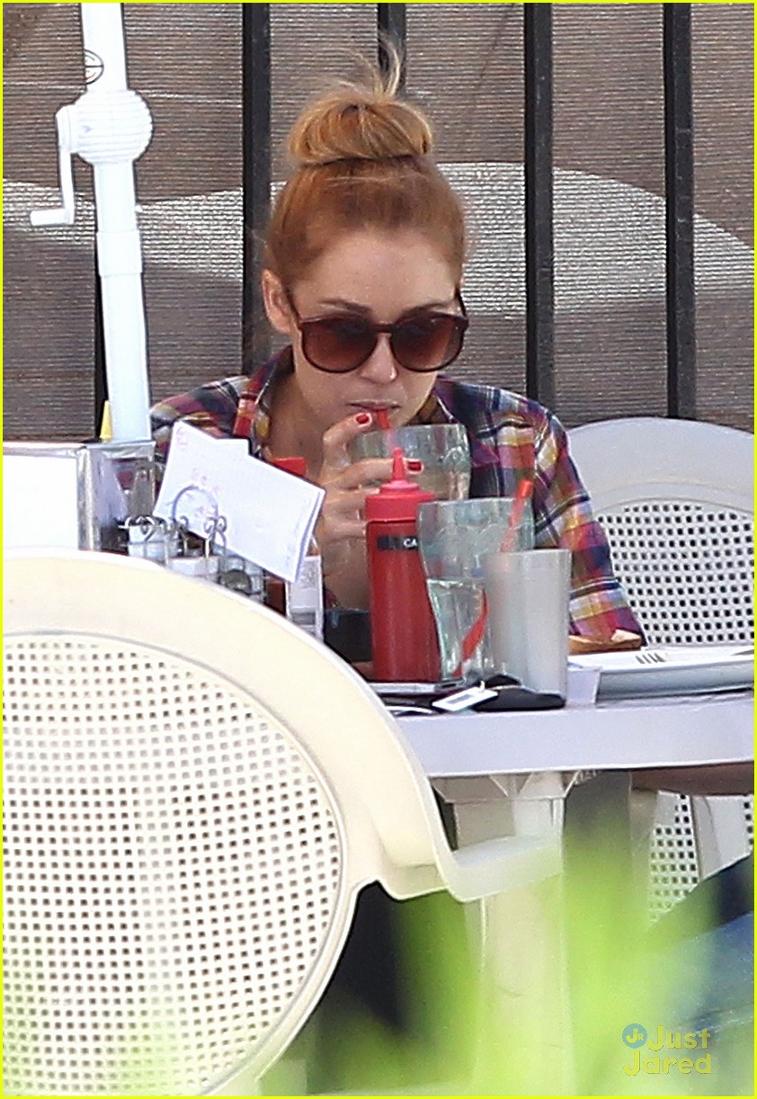 Lauren Conrad Kisses & 'Tell's