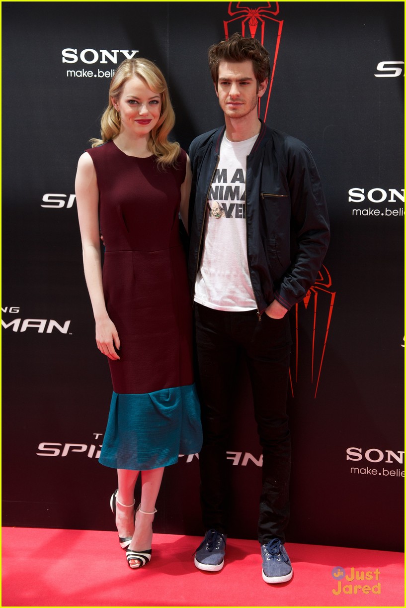 Emma Stone & Andrew Garfield: 'Spider-Man' Goes Spanish