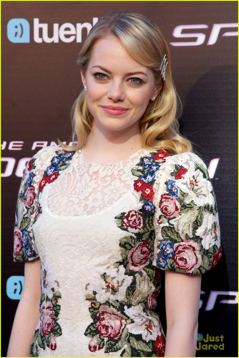 Emma Stone & Andrew Garfield: 'Spider-Man' Goes Spanish
