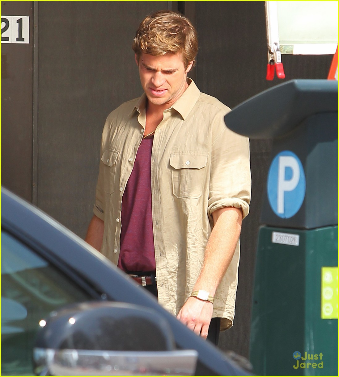 Liam Hemsworth: Filming Day on 'Empire State'
