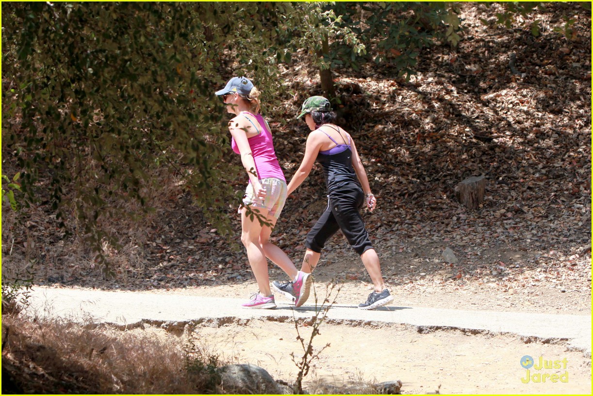 Vanessa Hudgens: Hollywood Hills Hike