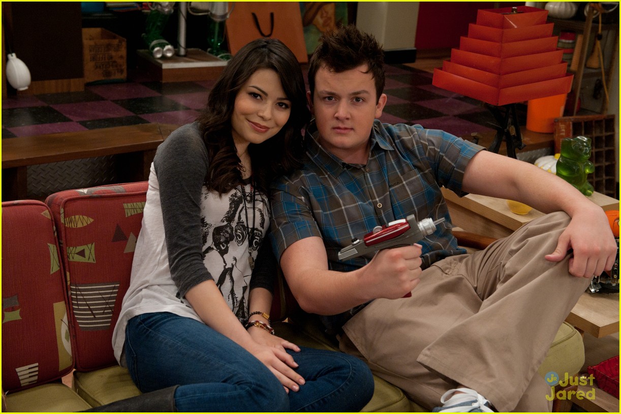 Noah Munck & Nathan Kress: Toy Phaser Fun!