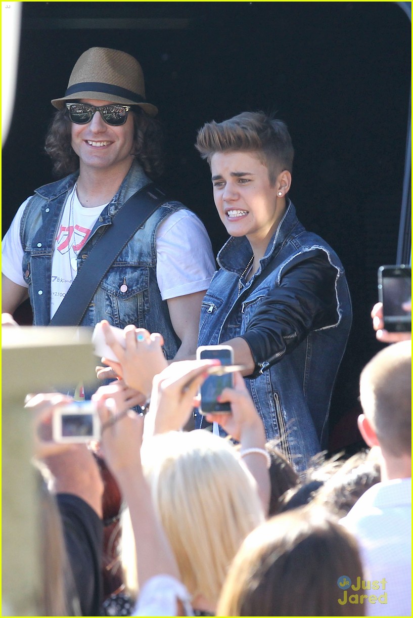 Justin Bieber: Surprise Concert!