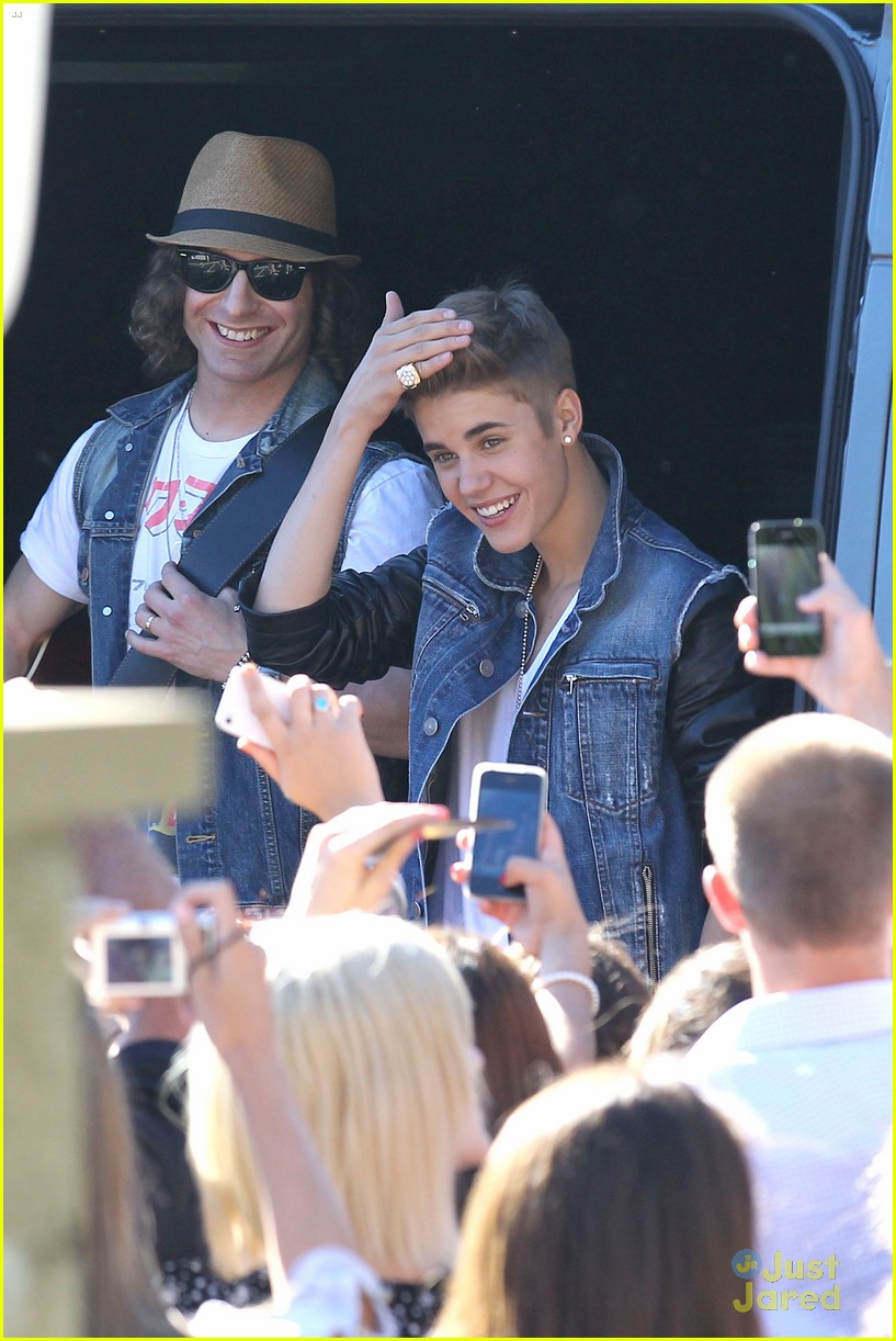 Justin Bieber: Surprise Concert!