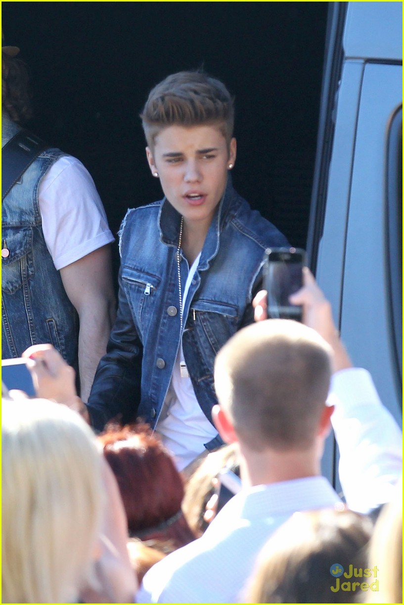 Justin Bieber: Surprise Concert!