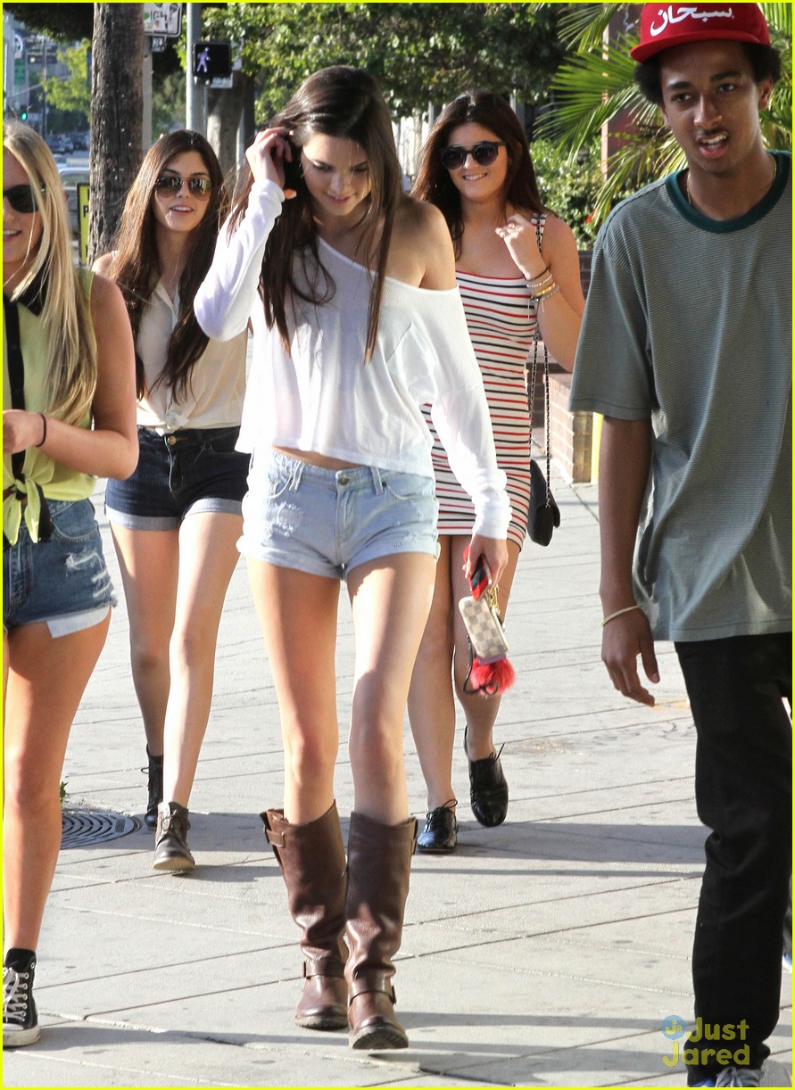 Kendall & Kylie Jenner: Pizza Pair