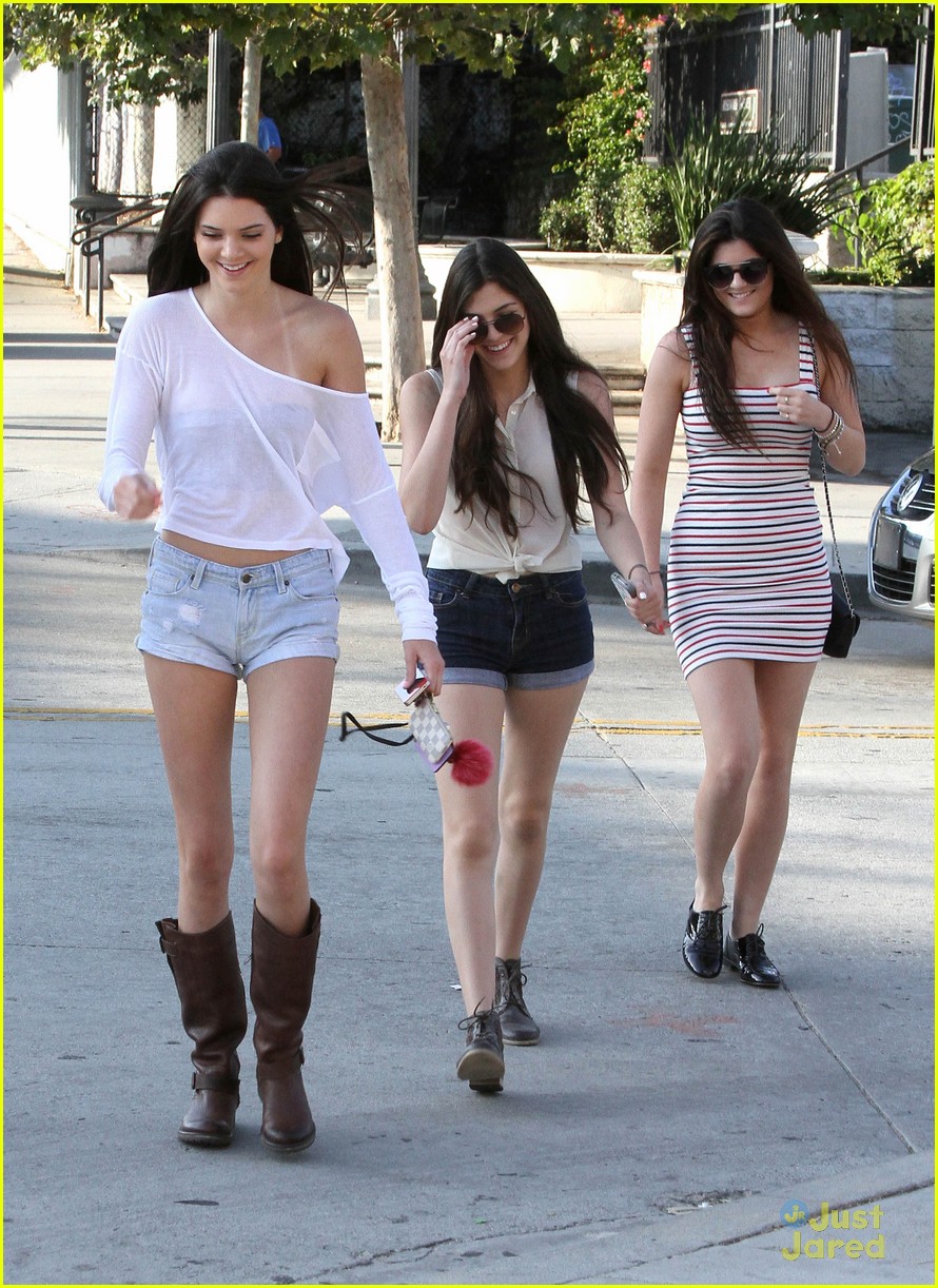 Kendall & Kylie Jenner: Pizza Pair