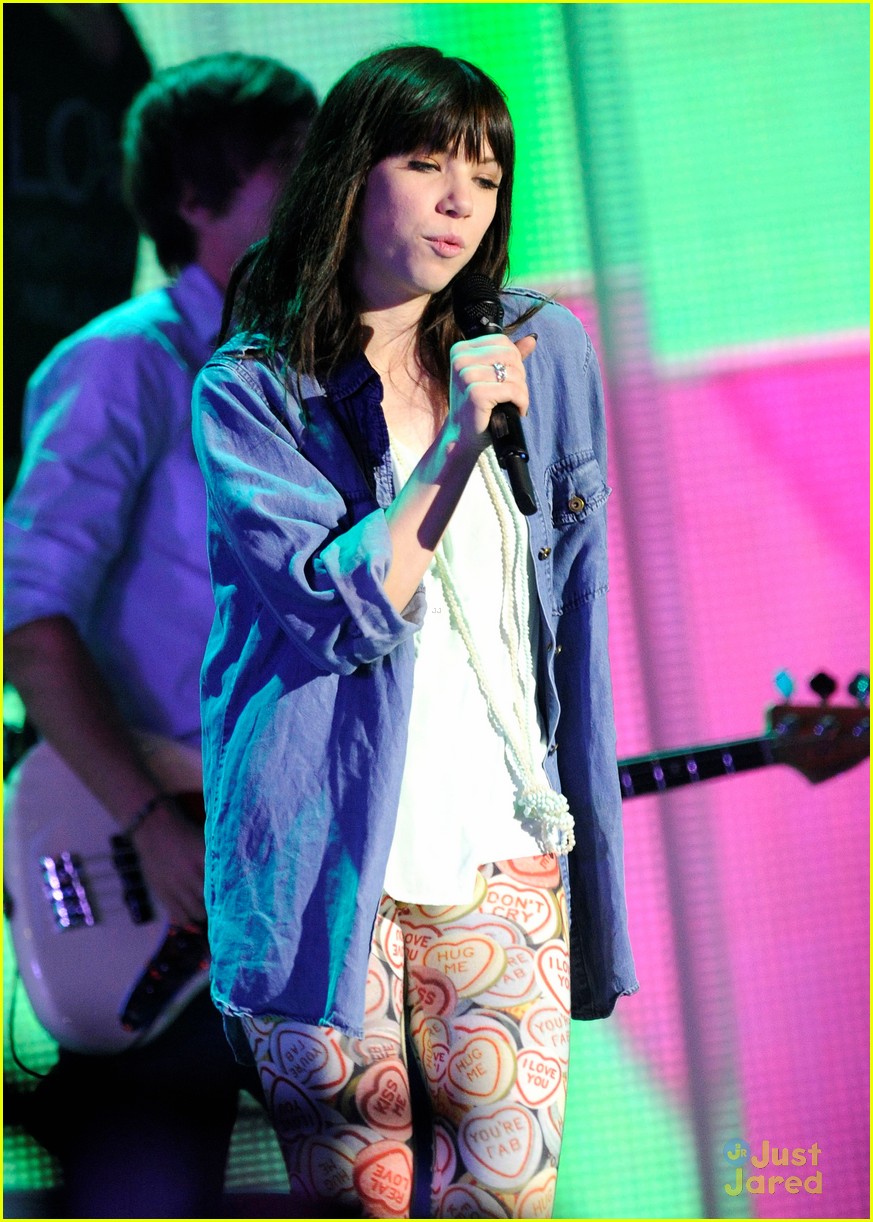Carly Rae Jepsen: Video Of the Year Winner at MMVAs 2012!