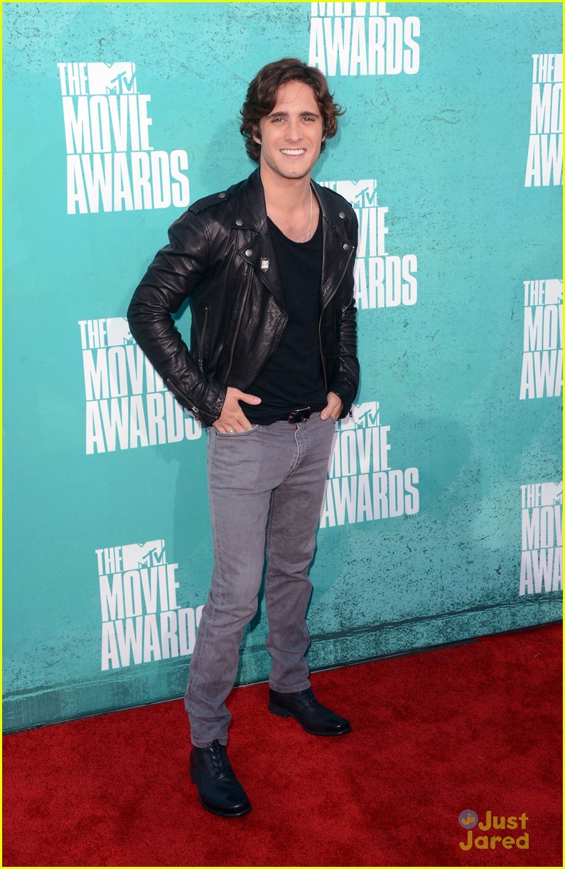 Julianne Hough: MTV Movie Awards 2012 with Diego Boneta