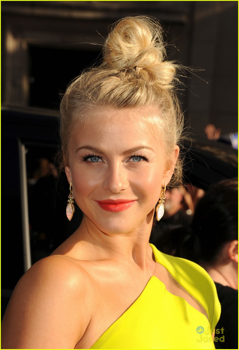 Julianne Hough: 'Rock of Ages' Los Angeles Premiere!