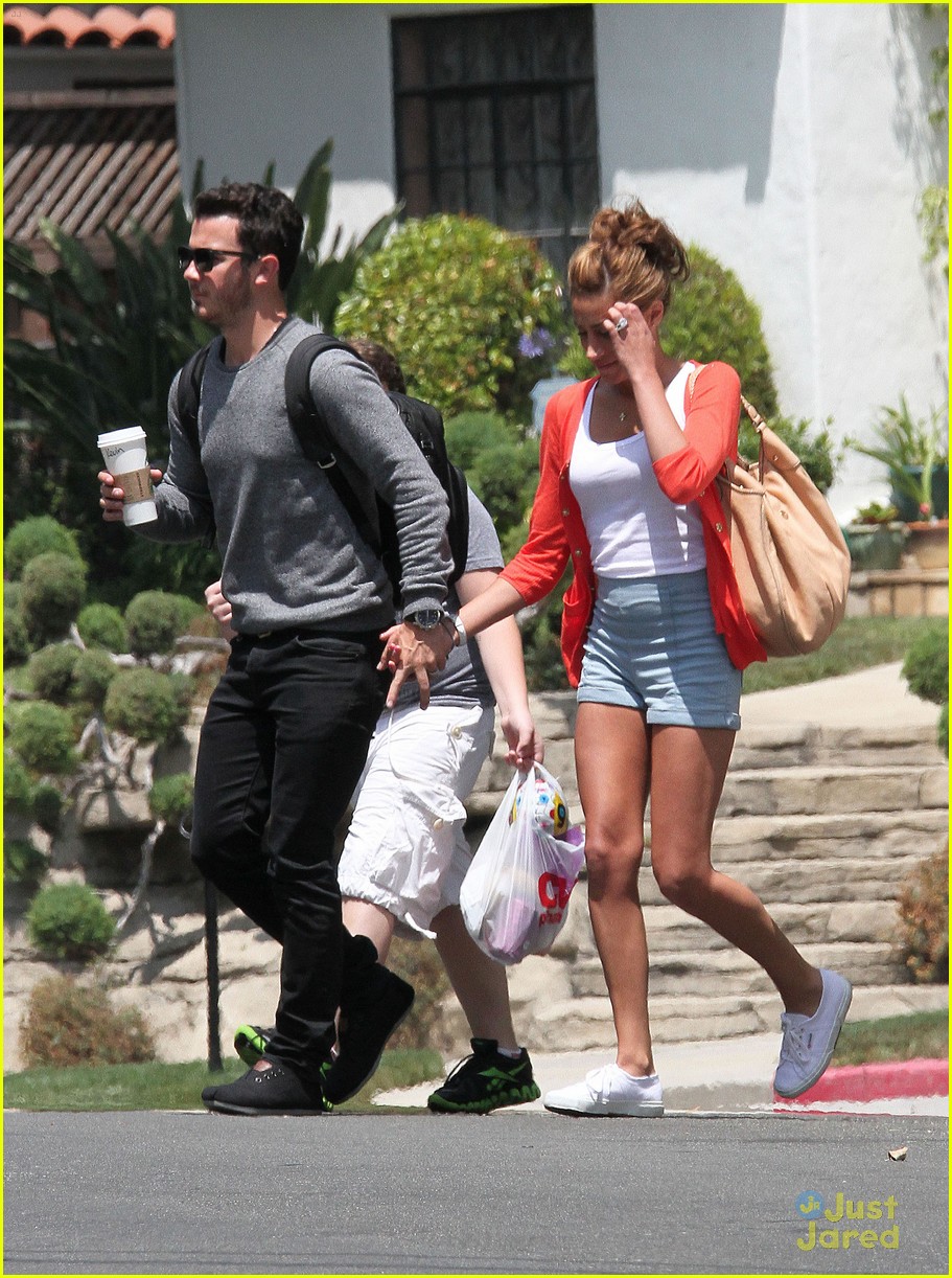 Kevin & Danielle Jonas: Father's Day with Frankie