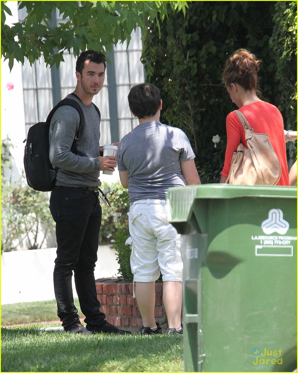 Kevin & Danielle Jonas: Father's Day with Frankie