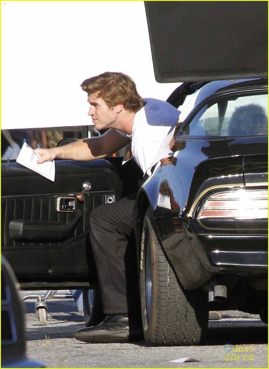 Emma Roberts & Liam Hemsworth: 'Empire State' Set