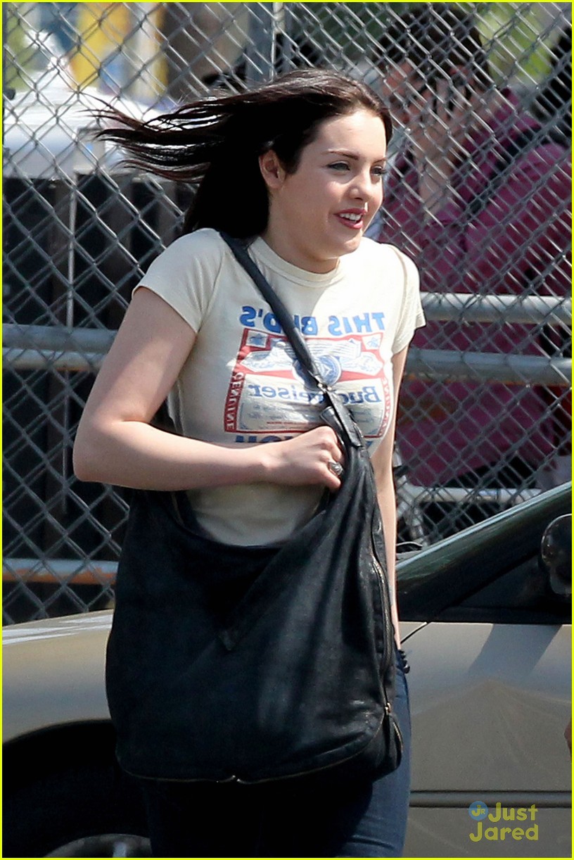 Ariana Grande & Elizabeth Gillies: Driver's License Ladies