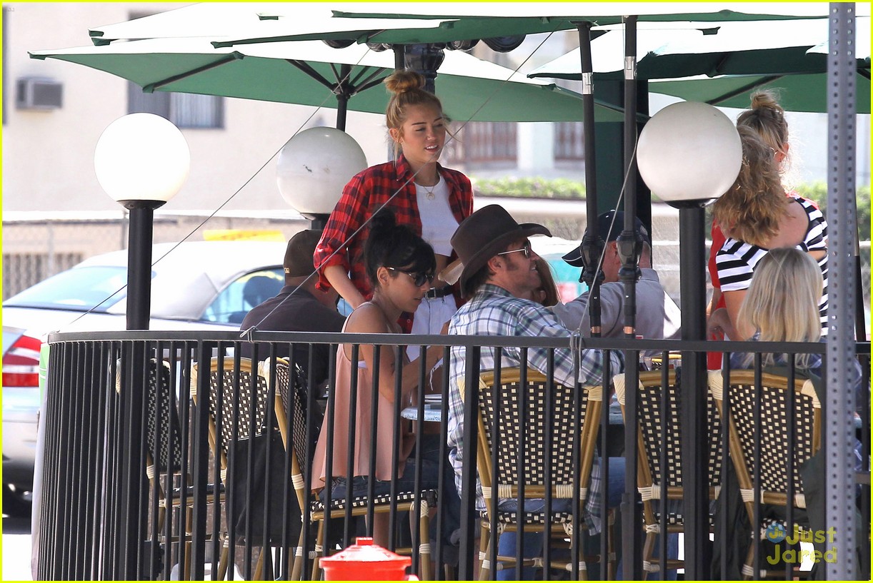 Miley Cyrus: Paty's Lunch with Dad Billy Ray!