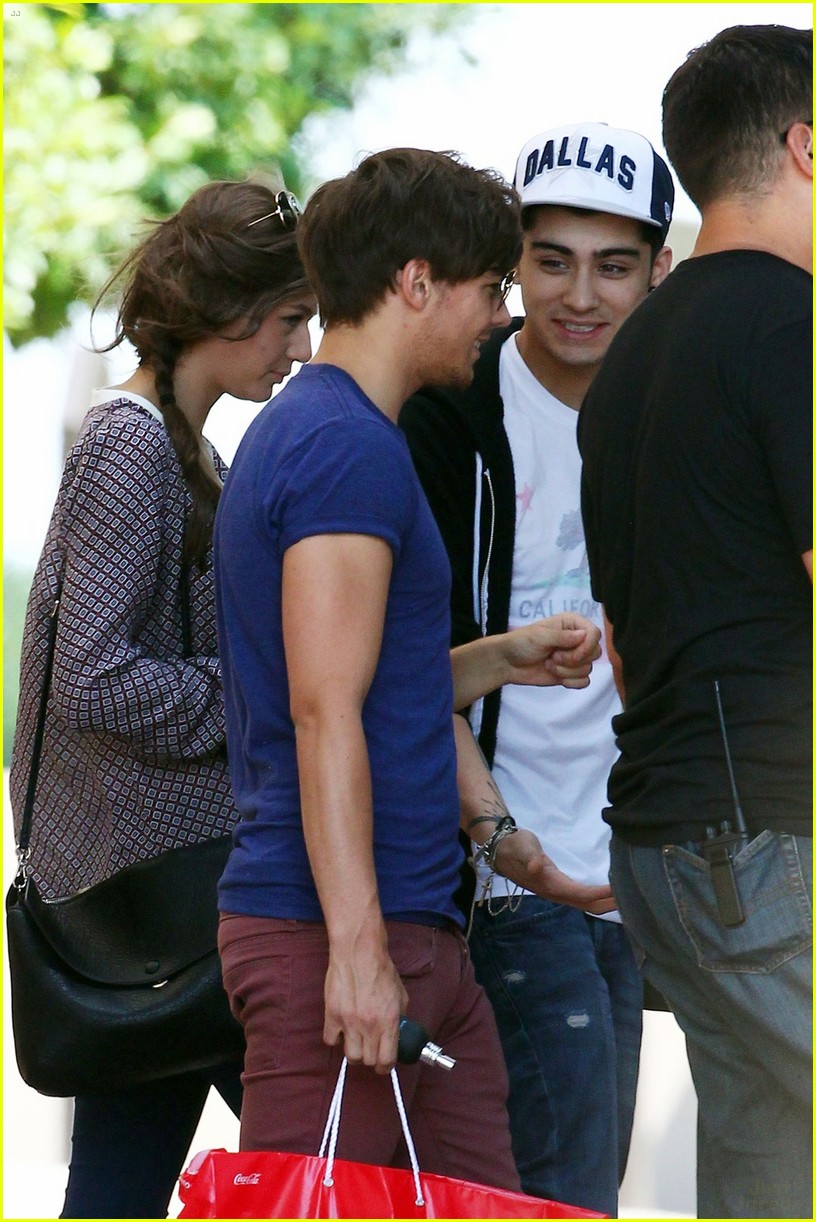 One Direction: Kisses For The Cameras