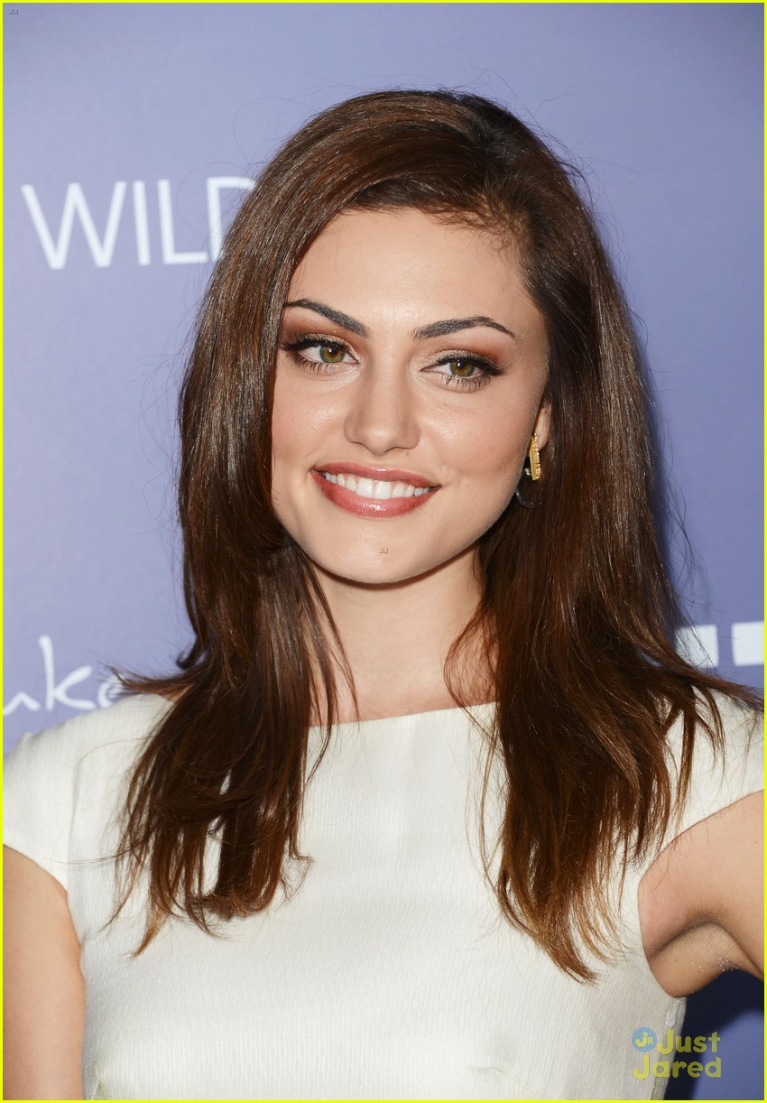 Phoebe Tonkin: All Smiles At Australians in Film Awards!