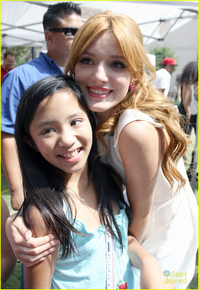 Bella Thorne & Zendaya: 'Extra!' at The Grove