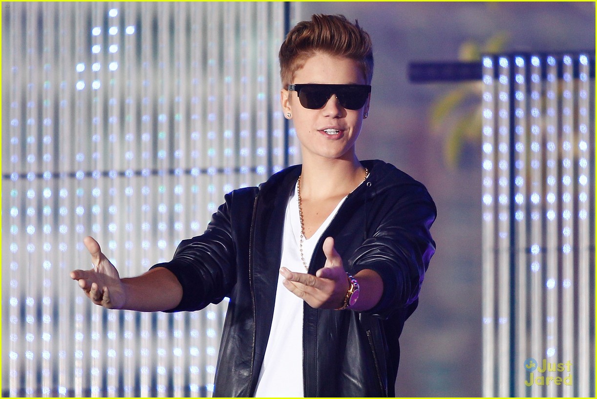Justin Bieber: Sunrise Concert in Sydney!