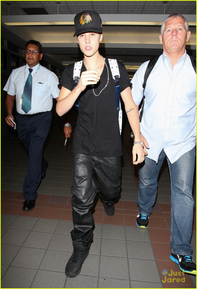 Justin Bieber Takes Off For Toronto