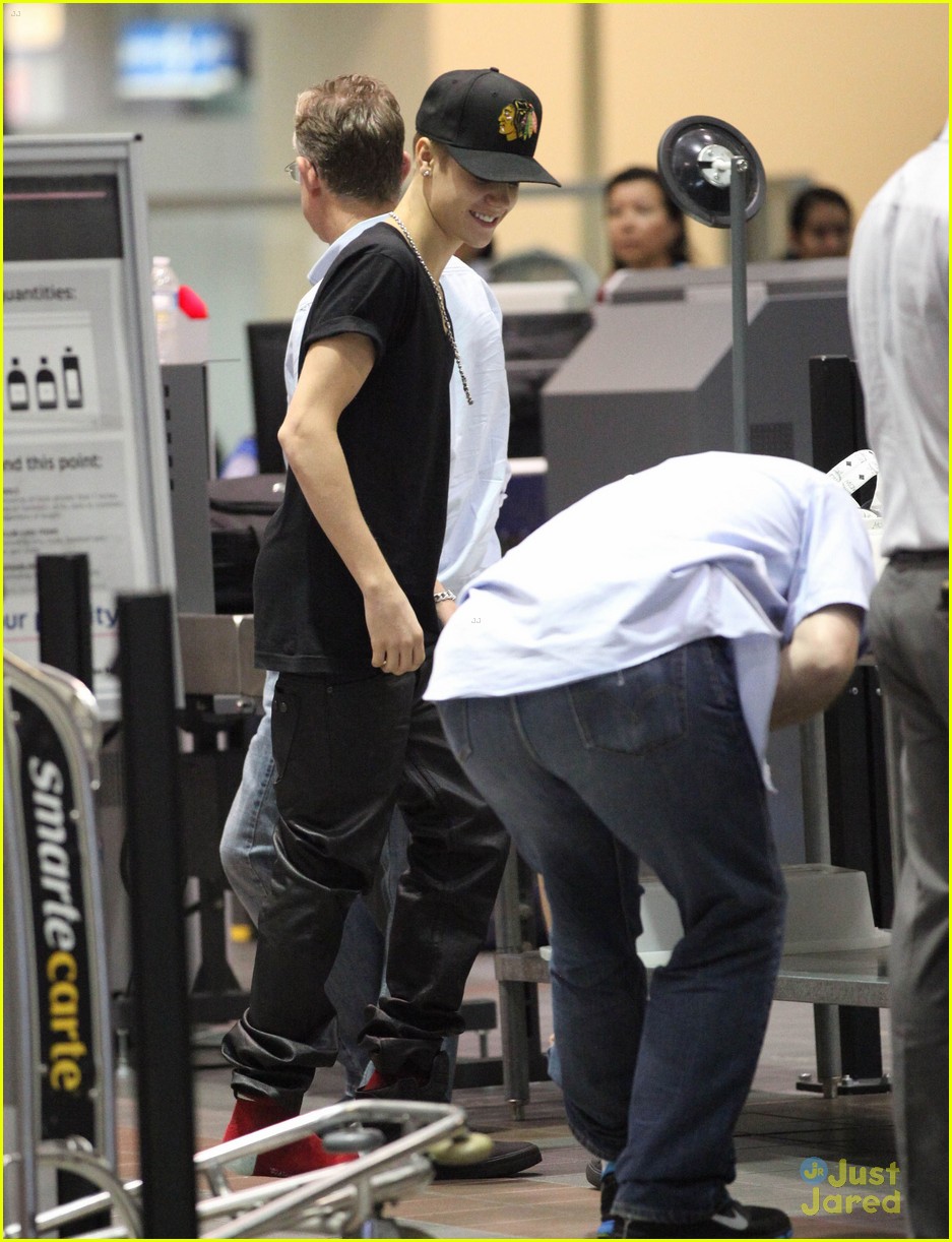 Justin Bieber Takes Off For Toronto