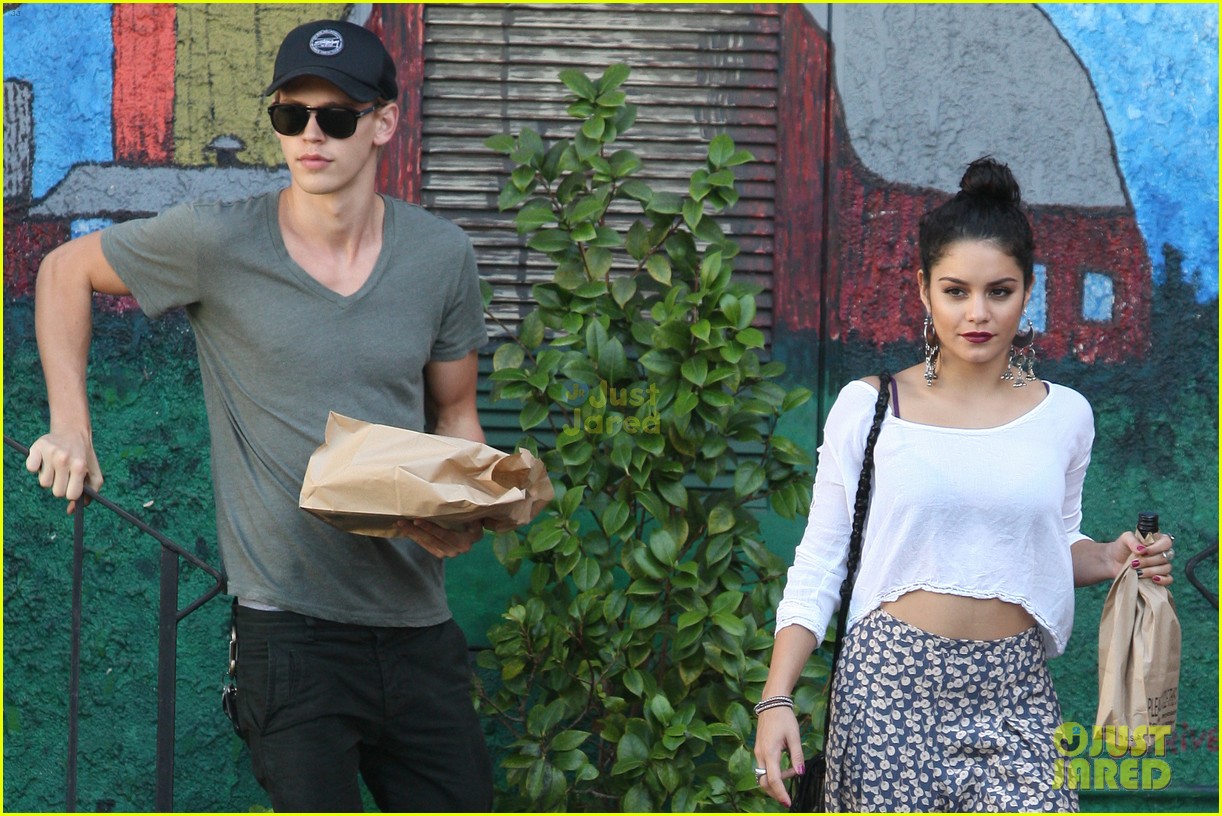 Vanessa Hudgens & Austin Butler: Artisan Cheese Gallery Sweethearts!