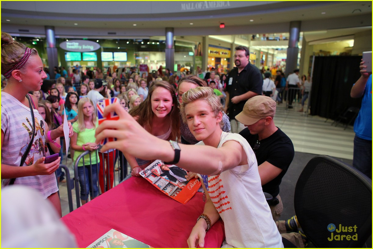 Cody Simpson: Mall of America Meet & Greet!
