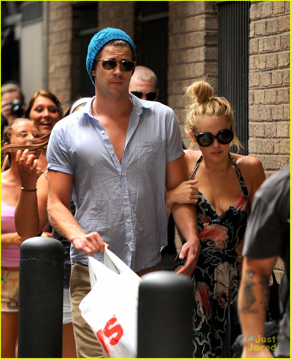 Miley Cyrus & Liam Hemsworth: Philadelphia Twosome