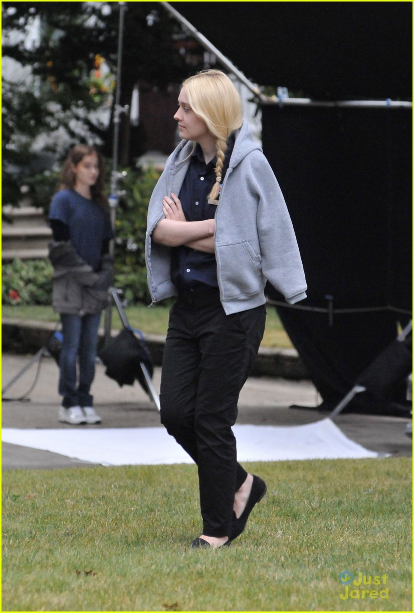 Dakota Fanning: Side Braid for 'Very Good Girls'