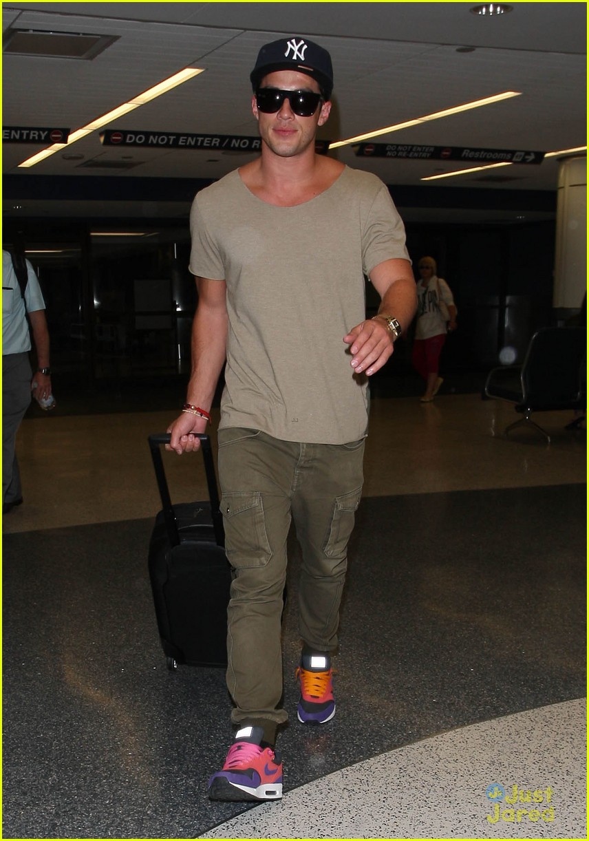 Nina Dobrev: 'Vampire Diaries' Cast Takes Flight!