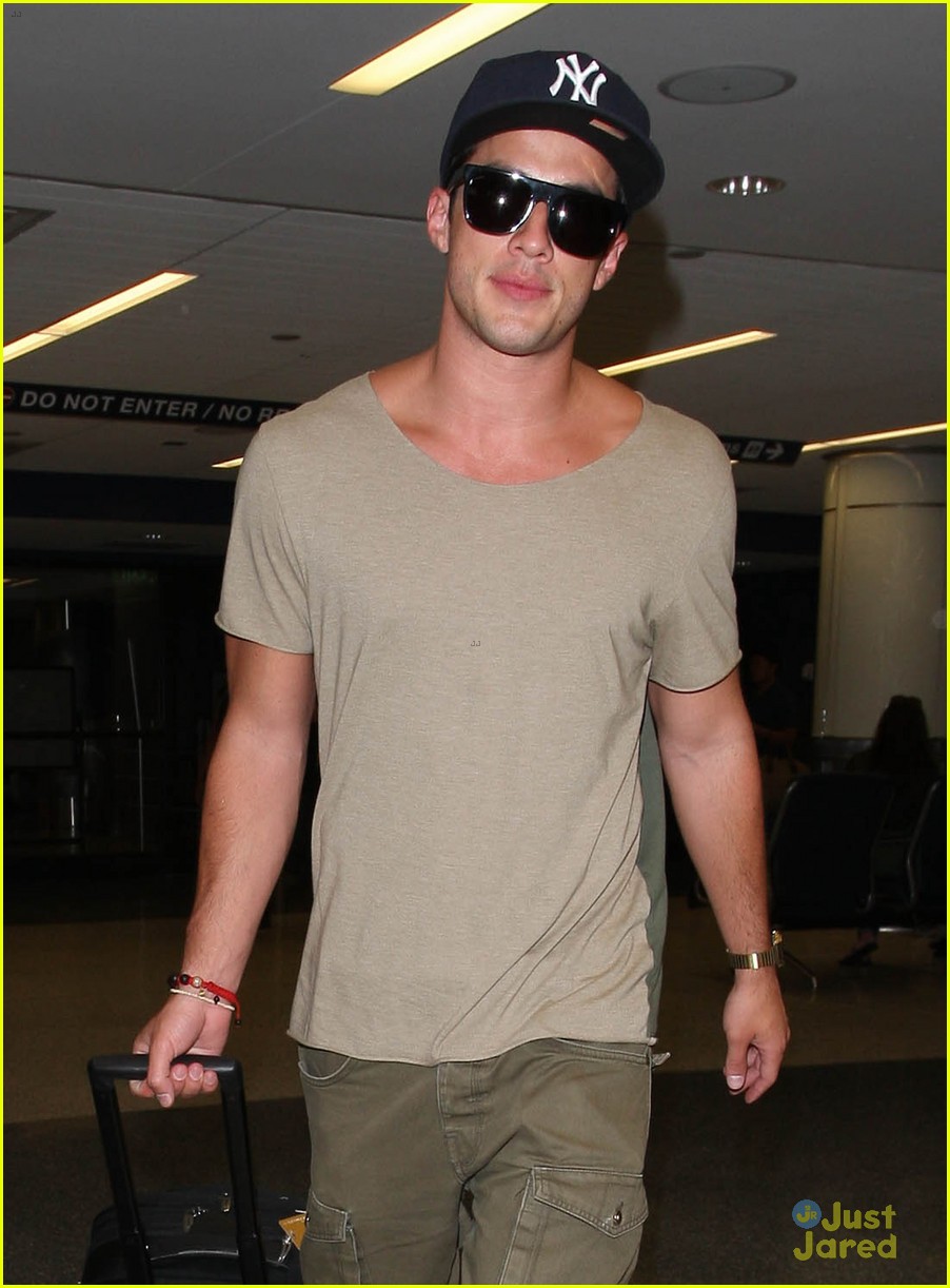 Nina Dobrev: 'Vampire Diaries' Cast Takes Flight!