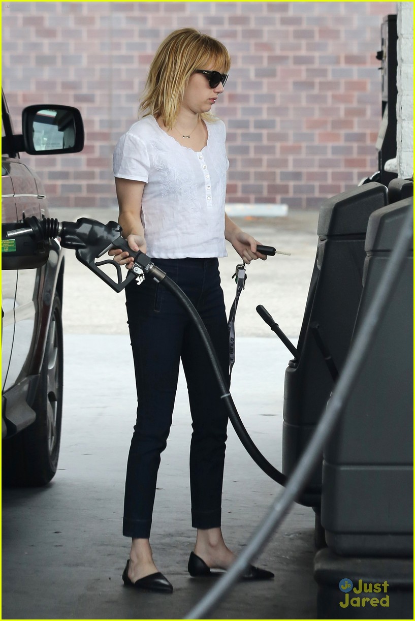 Emma Roberts: Pink Purse at the Pump