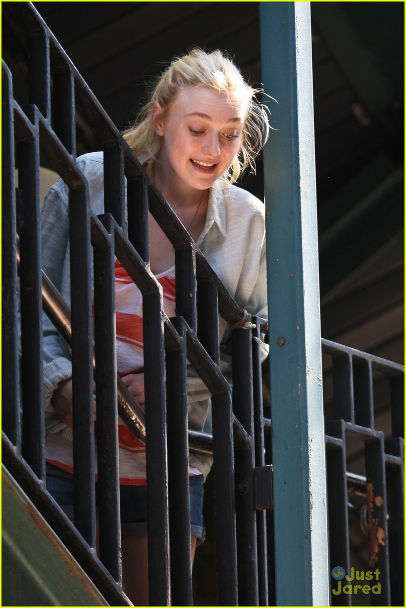 Dakota Fanning Shoots 'Very Good Girls ' with Elizabeth Olsen