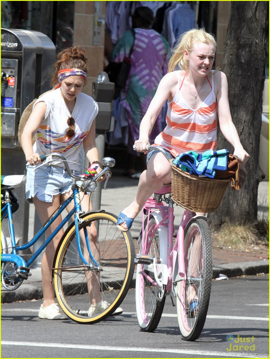 Dakota Fanning & Elizabeth Olsen: 'Very Good' Bicycle Girls