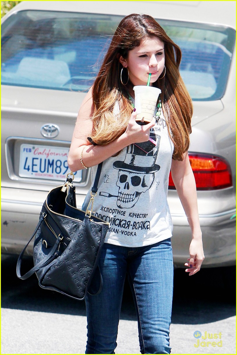 Selena Gomez: Frappuccino Lady!