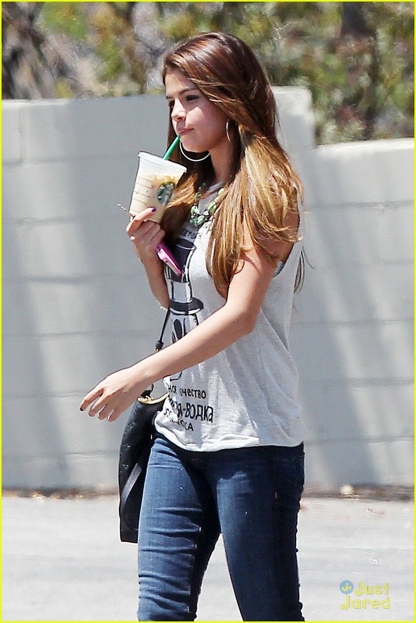 Selena Gomez: Frappuccino Lady!