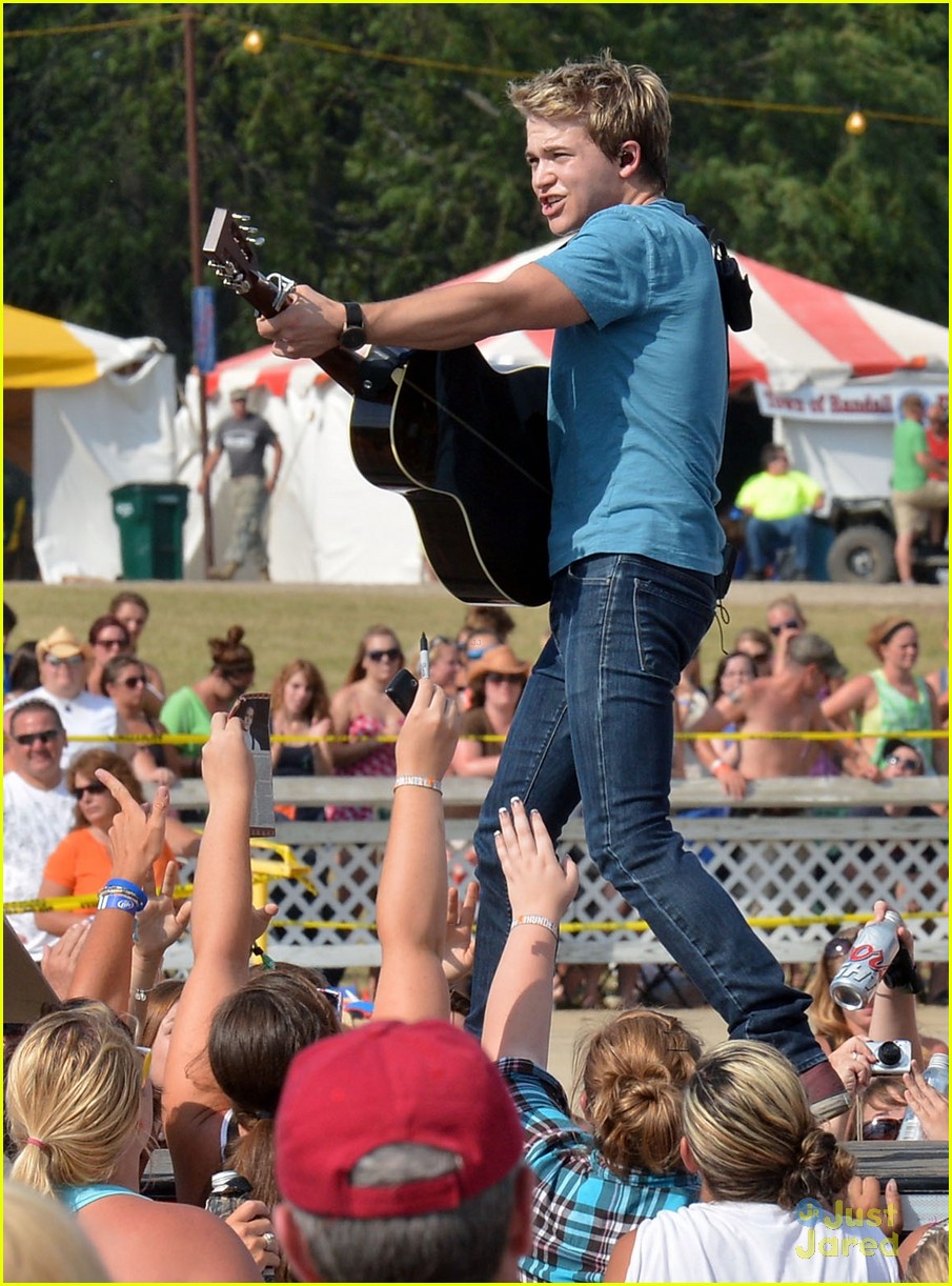 Hunter Hayes To Sing National Anthem on Birthday!