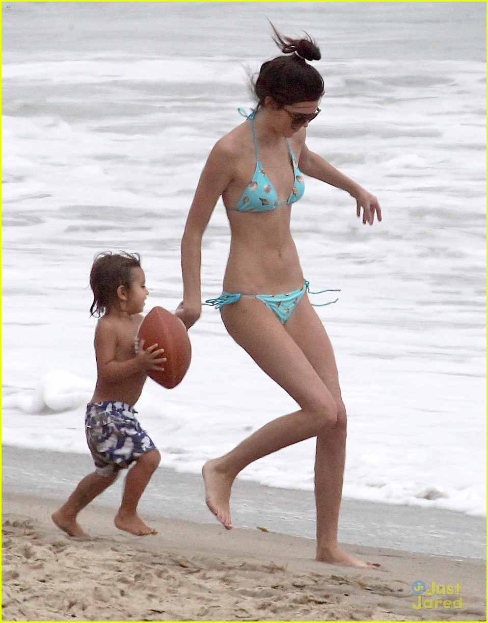 Kendall & Kylie Jenner: Malibu Cafe Lunch!