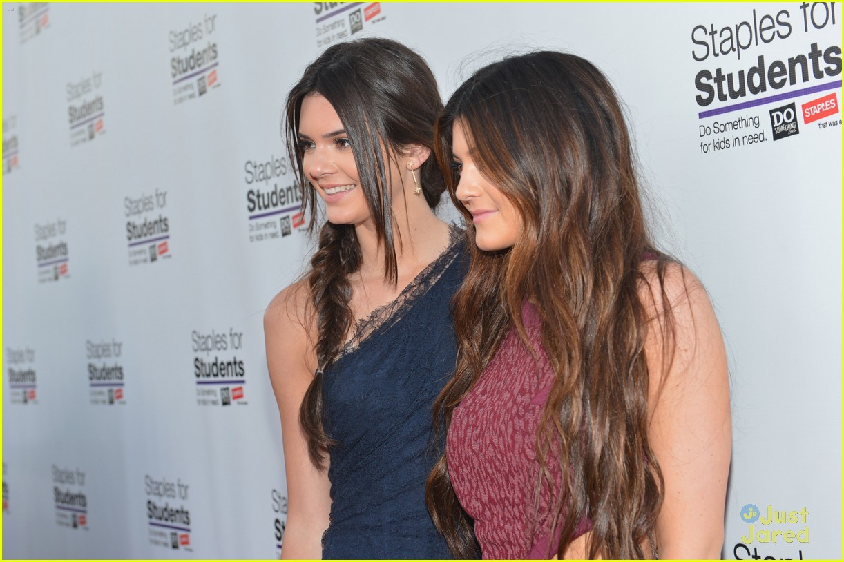 Kendall & Kylie Jenner - Teen Choice Awards 2012