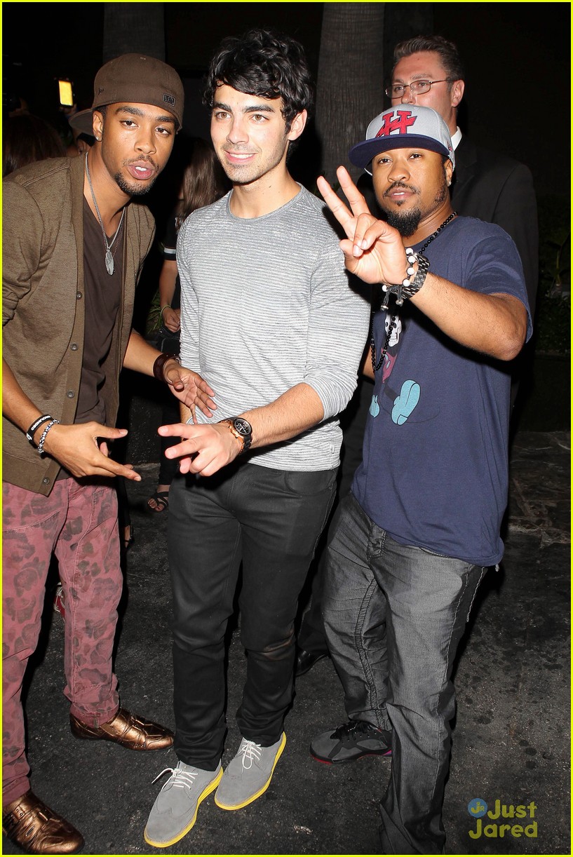 Joe Jonas Meets Up with MDot Finley!