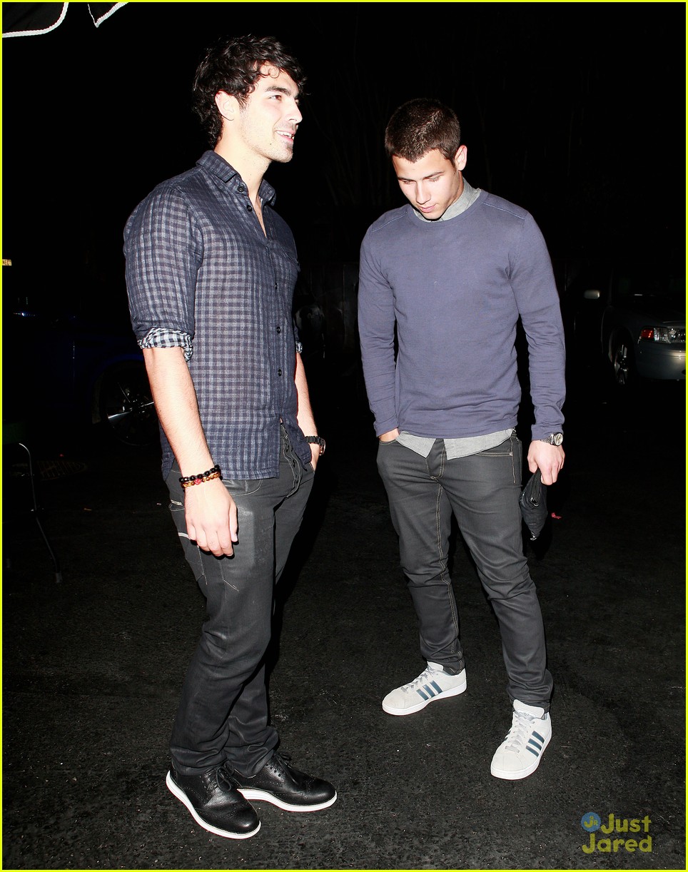 Joe & Nick Jonas: 'Dark Knight Rises' Midnight Showing in Hollywood!