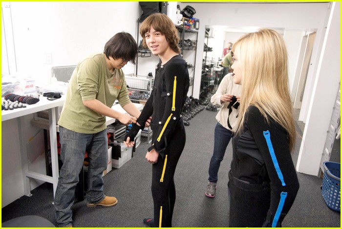 Leo Howard & Olivia Holt: Video Game Battle! (Exclusive Pics!)