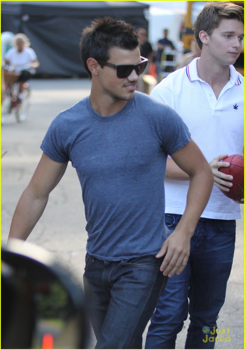 Taylor Lautner: 'Grown Ups 2' Set