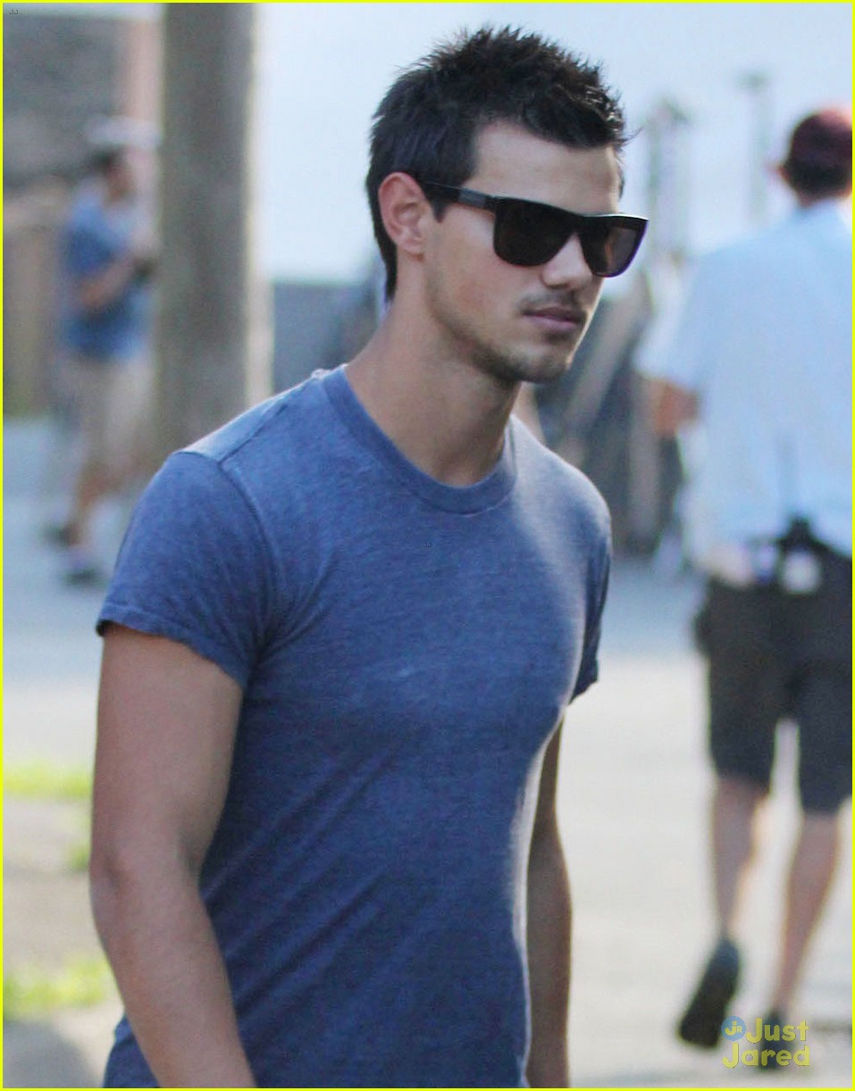 Taylor Lautner: 'Grown Ups 2' Set