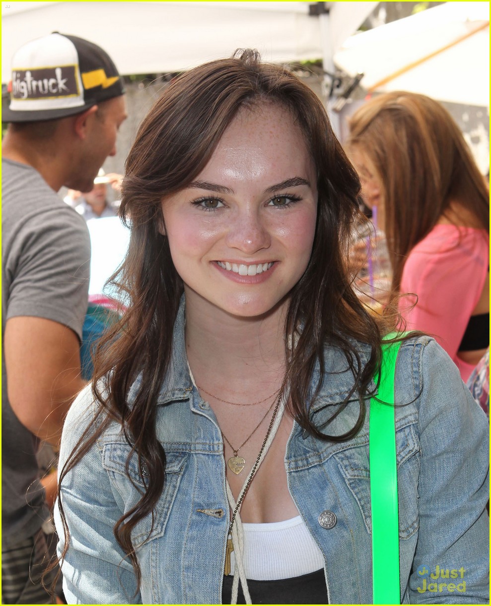 Madeline Carroll: KIIS FM Teen Choice Lounge with Claudia Lee!