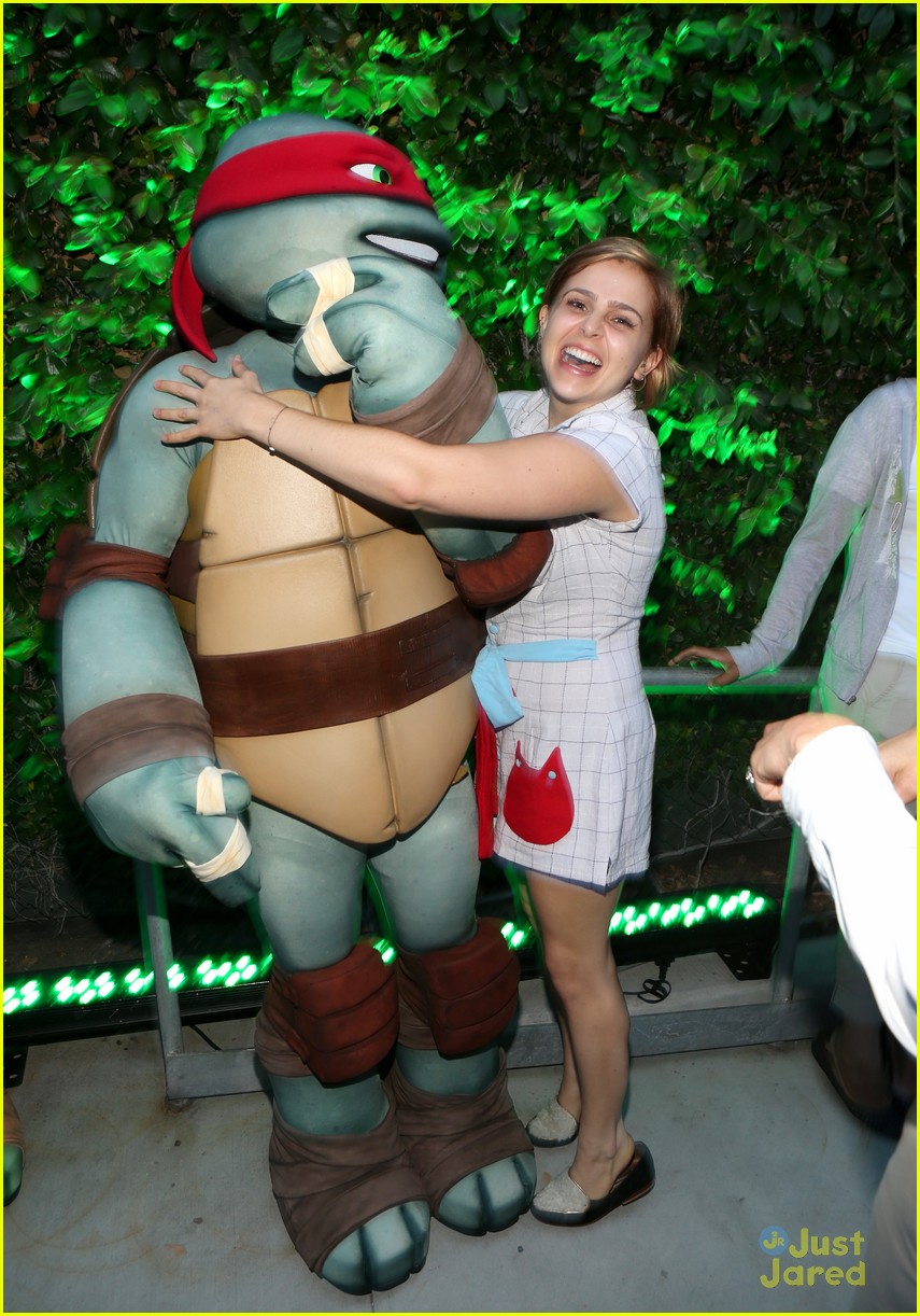 Mae Whitman: Teenage Mutant Ninja Turtles at Comic Con 2012!