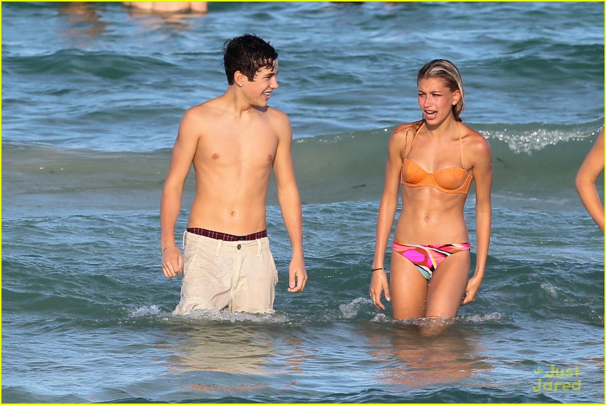 Austin Mahone: Shirtless at the Beach!