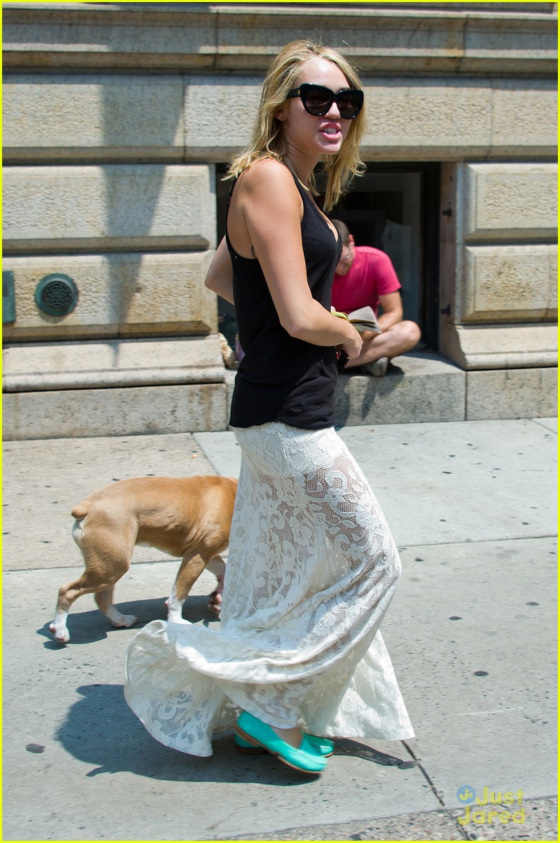 Miley Cyrus: Park Day with Ziggy in Philadelphia