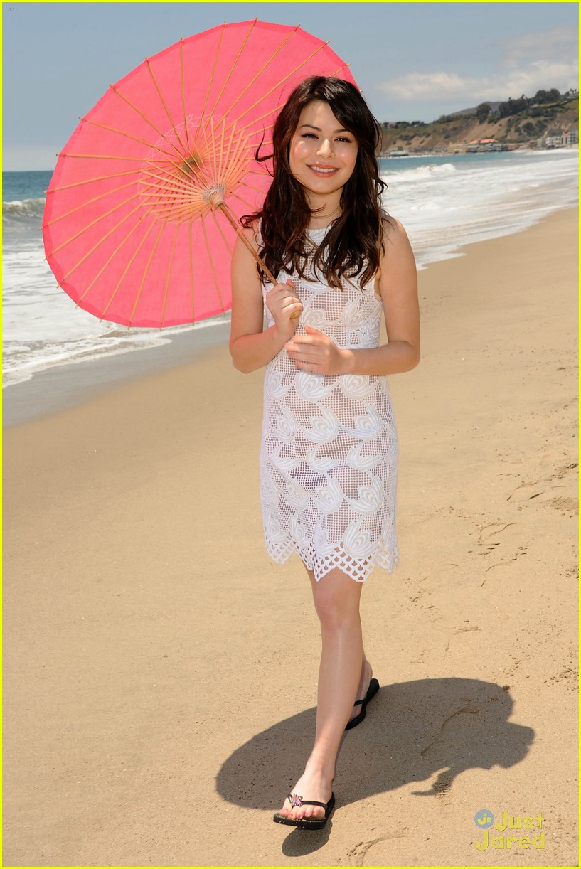 Miranda Cosgrove: Neutrogena Beach Beauty!