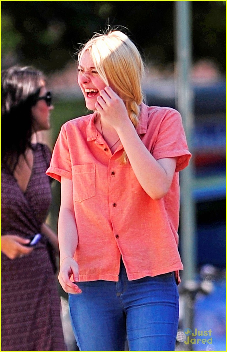 Dakota Fanning  & Elizabeth Olsen: Jake Gyllenhaal Stops By 'Very Good Girls'